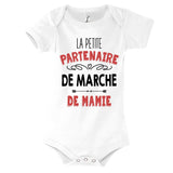 Body bébé La Petite Partenaire de Marche de Mamie - Planetee