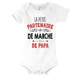 Body bébé La Petite Partenaire de Marche de Papa - Planetee