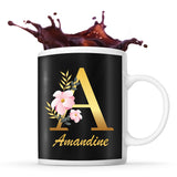 Mug noir Amandine Lettre Fleur - Planetee