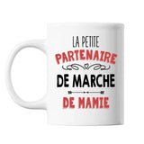 Mug La Petite Partenaire de Marche de Mamie - Planetee