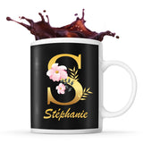 Mug noir Stéphanie Lettre Fleur - Planetee