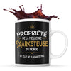 Mug noir Propriété de la Meilleure Marketeuse - Planetee