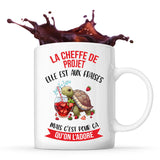 Mug la cheffe de projet Elle est aux fraises - Planetee
