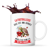 Mug la footballeuse Elle est aux fraises - Planetee