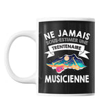 Mug femme musiciennne trentenaire - Planetee
