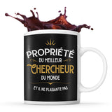 Mug noir Propriété du Meilleur Chercheur - Planetee